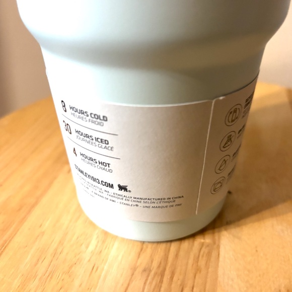 Stanley light green The Quencher H2.0 20 oz tumbler insulated cup NWT - Picture 6 of 7